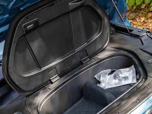 Used 2023 Volvo XC40 Recharge Plus w/ Protection Package Premier image 28