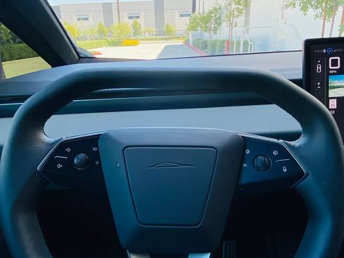 Used 2024 Tesla Cybertruck AWD Crew Cab image 22