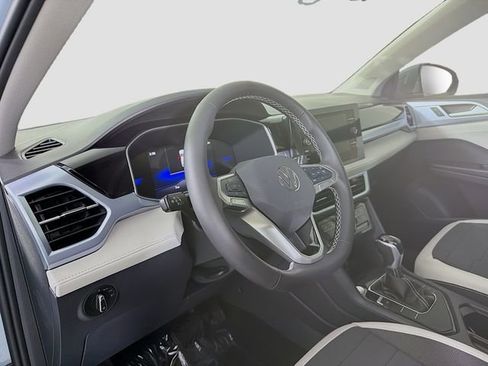 New 2026 Volkswagen Taos SE image 9