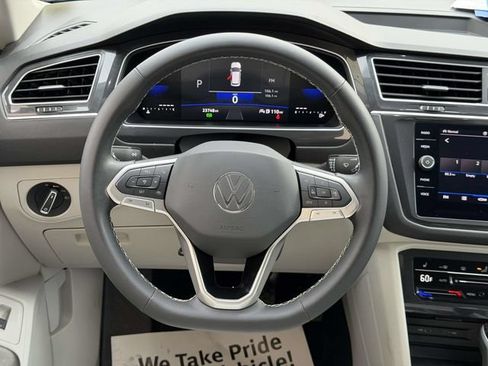 Used 2024 Volkswagen Tiguan SE AWD/4WD image 15