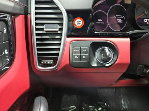 Used 2022 Porsche Cayenne Platinum Edition image 14