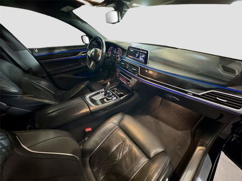 Used 2022 BMW 740i w/ M Sport Package RWD image 15