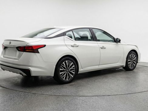 Used 2025 Nissan Altima 2.5 SV FWD image 9