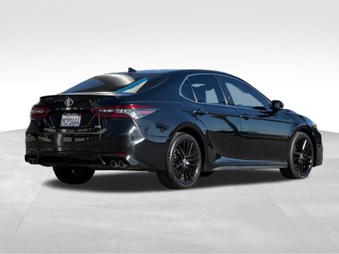 Used 2022 Toyota Camry XSE FWD image 5