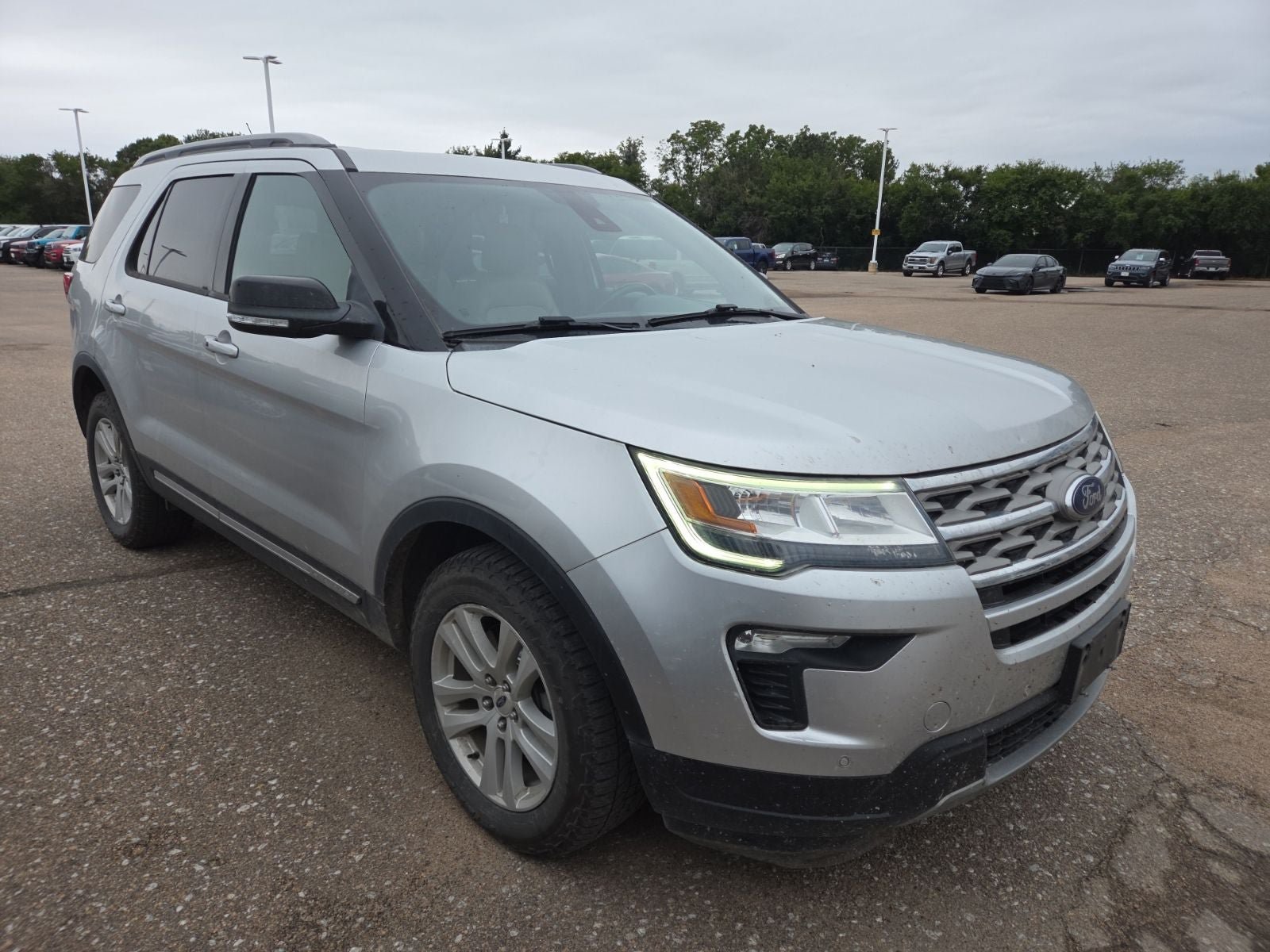 Used 2018 Ford Explorer XLT w/ Equipment Group 202A AWD/4WD image 5