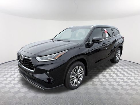 New 2026 Toyota Highlander Platinum image 3
