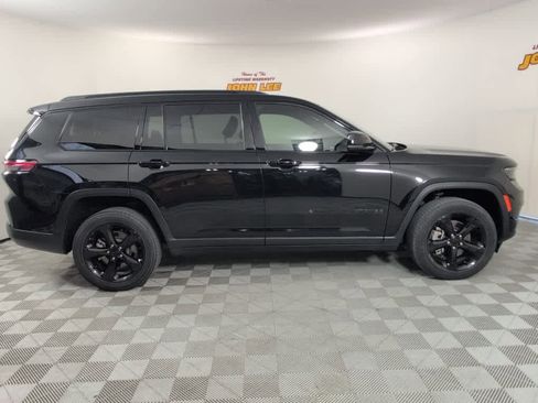 Used 2023 Jeep Grand Cherokee L Altitude AWD/4WD image 10