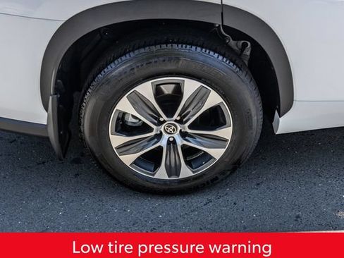 Used 2026 Toyota Highlander XLE AWD/4WD image 7