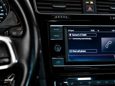 Used 2018 Volkswagen GTI SE FWD image 20