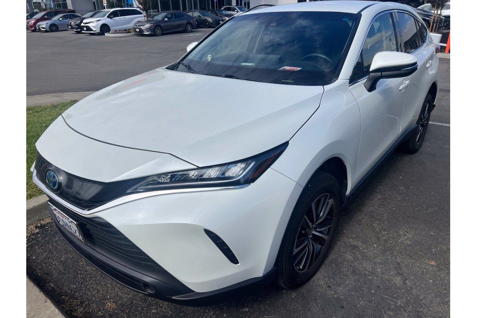 Certified 2022 Toyota Venza LE AWD/4WD image 2