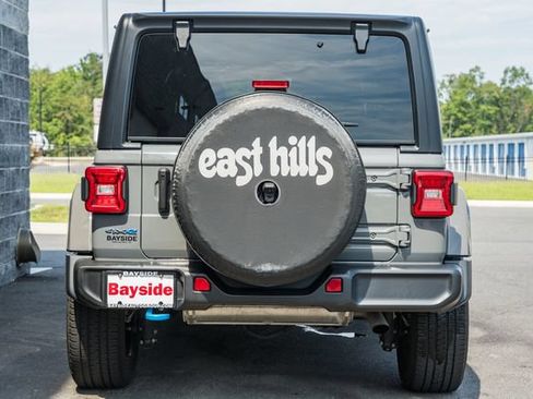 Used 2023 Jeep Wrangler Unlimited Sahara w/ Cold Weather Group AWD/4WD image 24