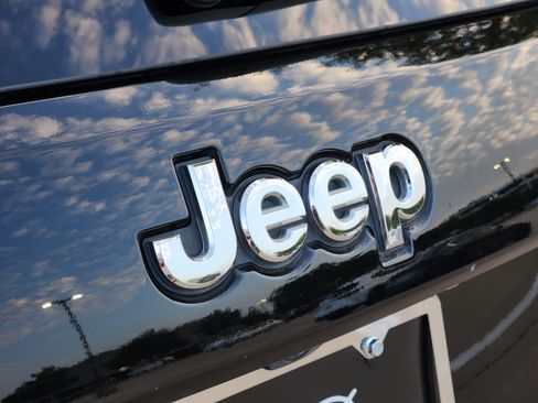 Used 2020 Jeep Grand Cherokee Limited w/ Luxury Group II AWD/4WD image 40