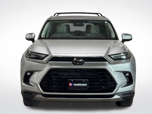 Used 2024 Toyota Grand Highlander Limited image 3