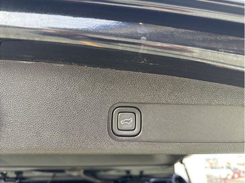 Used 2013 GMC Yukon Denali image 24