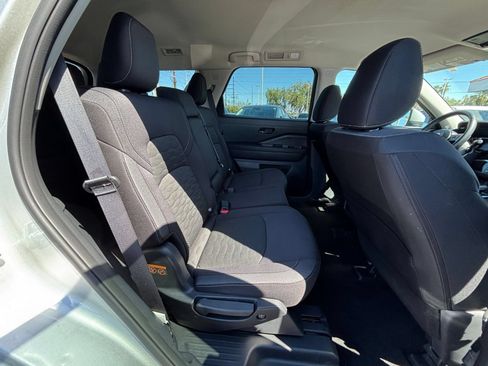 Used 2025 Nissan Pathfinder SV AWD/4WD image 42