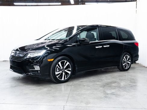 Used 2020 Honda Odyssey Elite image 3