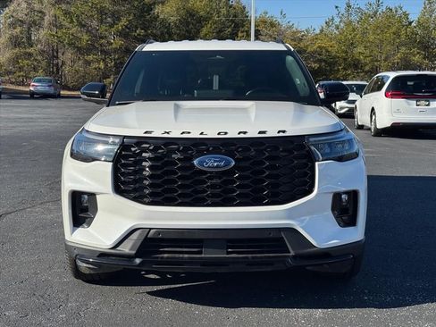 Used 2025 Ford Explorer ST-Line w/ ST-Line Street Pack image 8