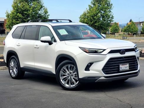 Certified 2024 Toyota Grand Highlander AWD image 2