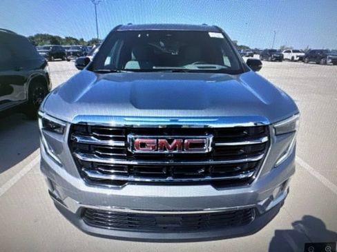 Certified 2026 GMC Acadia Elevation w/ Elevation Premium Package FWD image 2