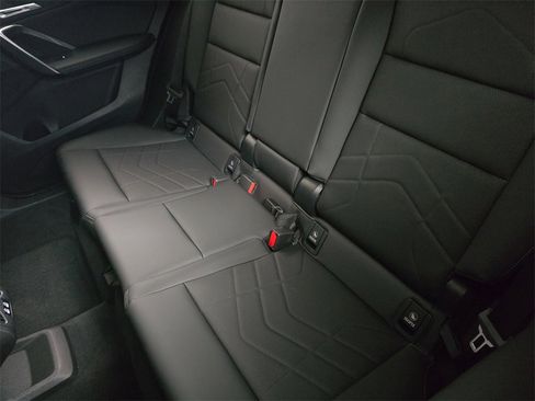 Used 2025 BMW X2 xDrive28i w/ M Sport Package image 17