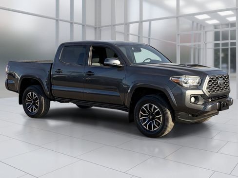 Used 2020 Toyota Tacoma TRD Sport w/ Technology Package RWD image 8