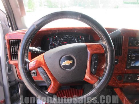 Used 2018 Chevrolet Express 2500 Extended w/ Enhanced Convenience Package image 11