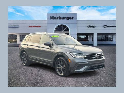 Used 2024 Volkswagen Tiguan SE image 1