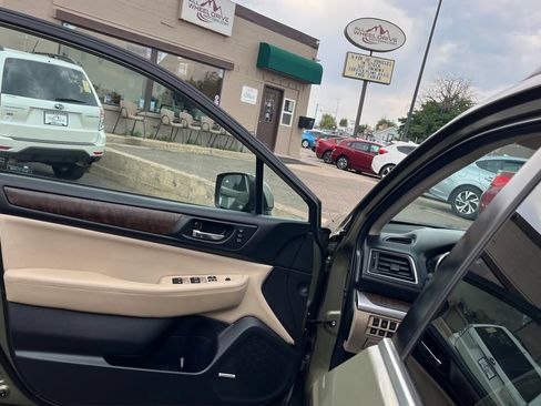 Used 2016 Subaru Outback 2.5i Limited AWD/4WD image 10