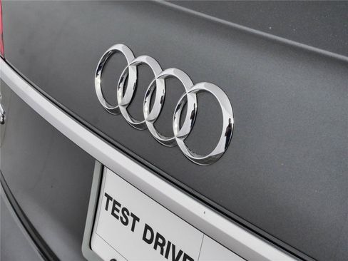 Used 2024 Audi Q5 2.0T Premium AWD/4WD image 32