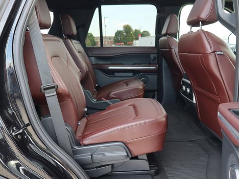 Used 2024 Ford Expedition Limited image 14