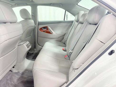 Used 2011 Toyota Camry XLE w/ SE/XLE Extra-Value Pkg image 32