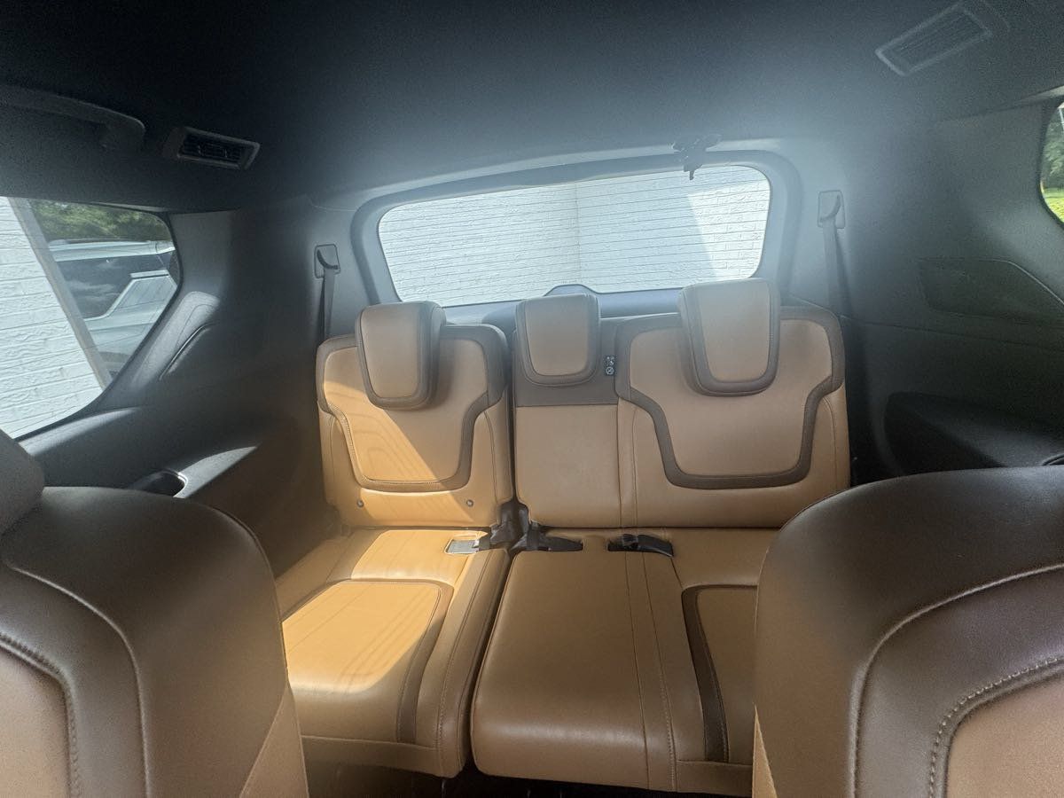 Used 2025 Nissan Armada SL w/ Captain's Chari Seat Package AWD/4WD image 8