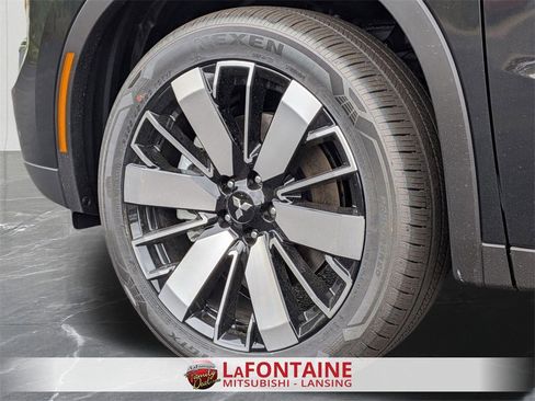 New 2025 Mitsubishi Outlander SE image 33