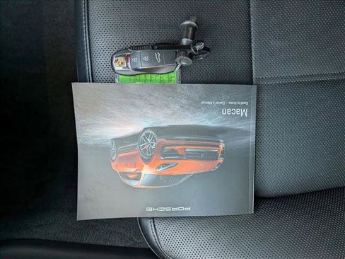 Used 2025 Porsche Macan image 25