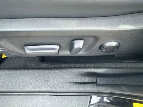 Used 2019 Toyota Highlander XLE image 12