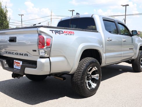 Used 2022 Toyota Tacoma TRD Sport AWD/4WD image 8