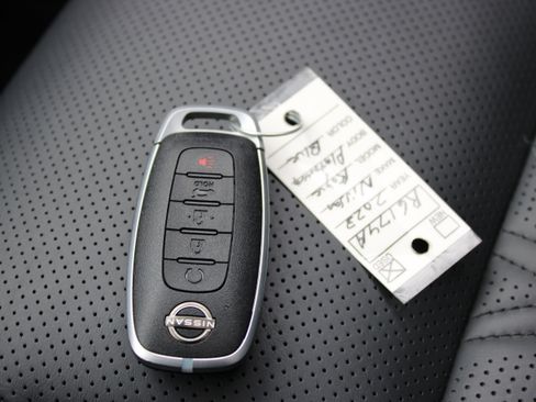 Certified 2023 Nissan Rogue Platinum image 36