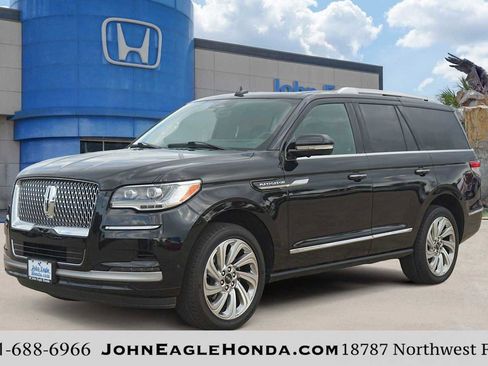 Used 2024 Lincoln Navigator Reserve AWD/4WD image 1