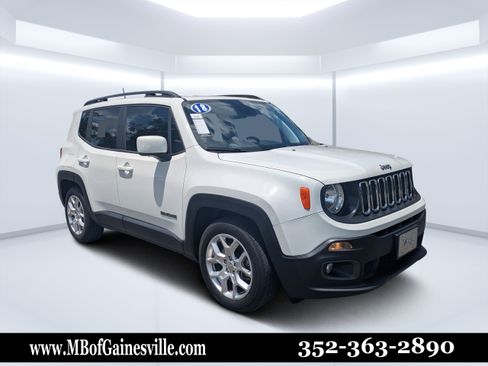 Used 2018 Jeep Renegade Latitude FWD image 1