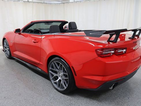 Used 2019 Chevrolet Camaro LT RWD image 4