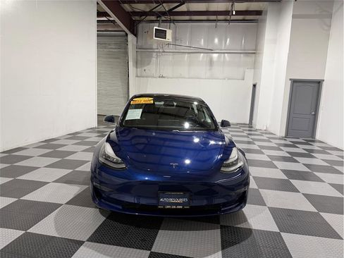 Used 2018 Tesla Model 3 Long Range image 3