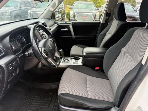 Used 2018 Toyota 4Runner SR5 Premium image 9