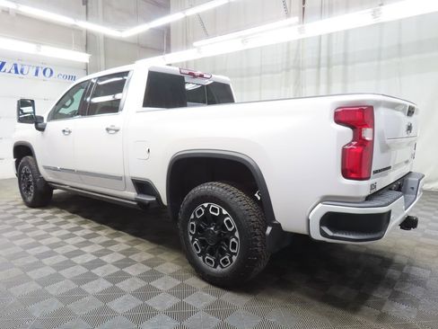 Used 2024 Chevrolet Silverado 2500 High Country image 5