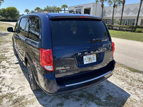 Used 2017 Dodge Grand Caravan SXT FWD image 8