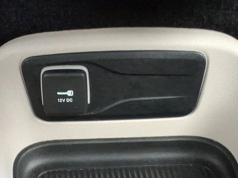 Used 2023 Chrysler Voyager LX image 20