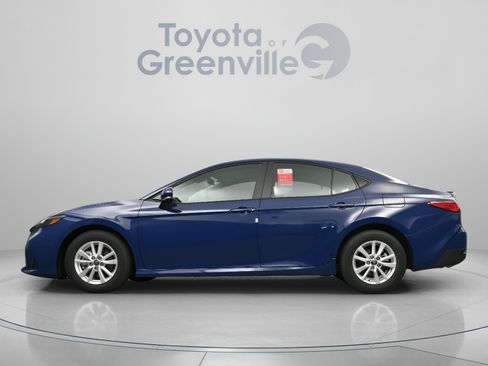 Used 2025 Toyota Camry LE w/ Convenience Package FWD image 5