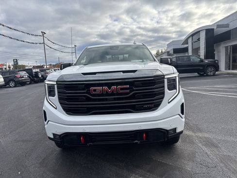 Used 2024 GMC Sierra 1500 AT4 w/ AT4 Preferred Package image 9