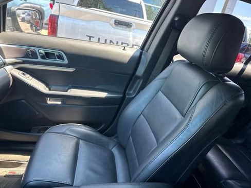 Used 2015 Ford Explorer XLT w/ Equipment Group 202A AWD/4WD image 8