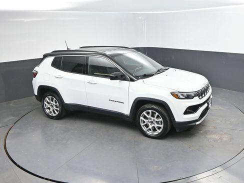 Used 2025 Jeep Compass Limited AWD/4WD image 26