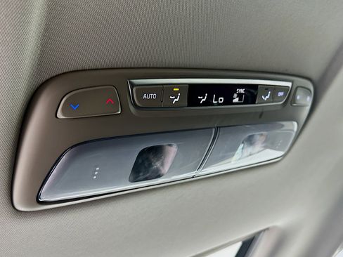 Used 2025 Kia Telluride S FWD image 29